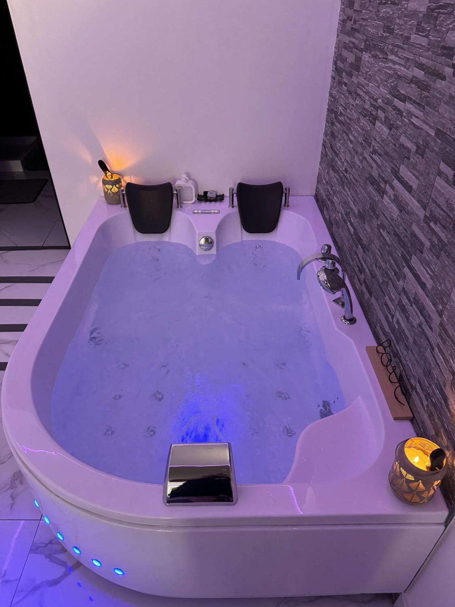Suite Gold By L Amaryllis I Jacuzzi & Sauna Prive I Centre Beziers Arrivee Autonome Kültér fotó
