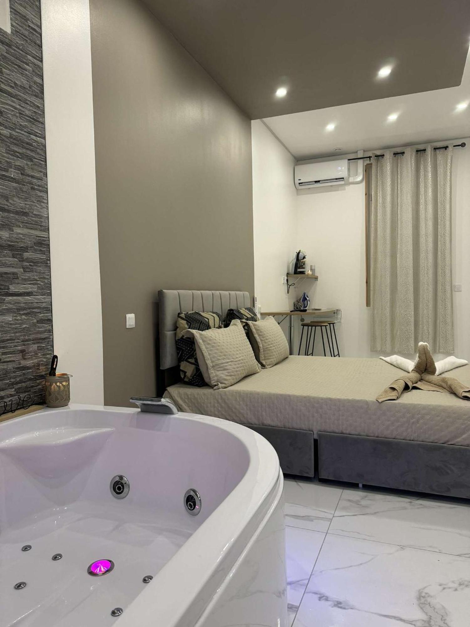 Suite Gold By L Amaryllis I Jacuzzi & Sauna Prive I Centre Beziers Arrivee Autonome Kültér fotó