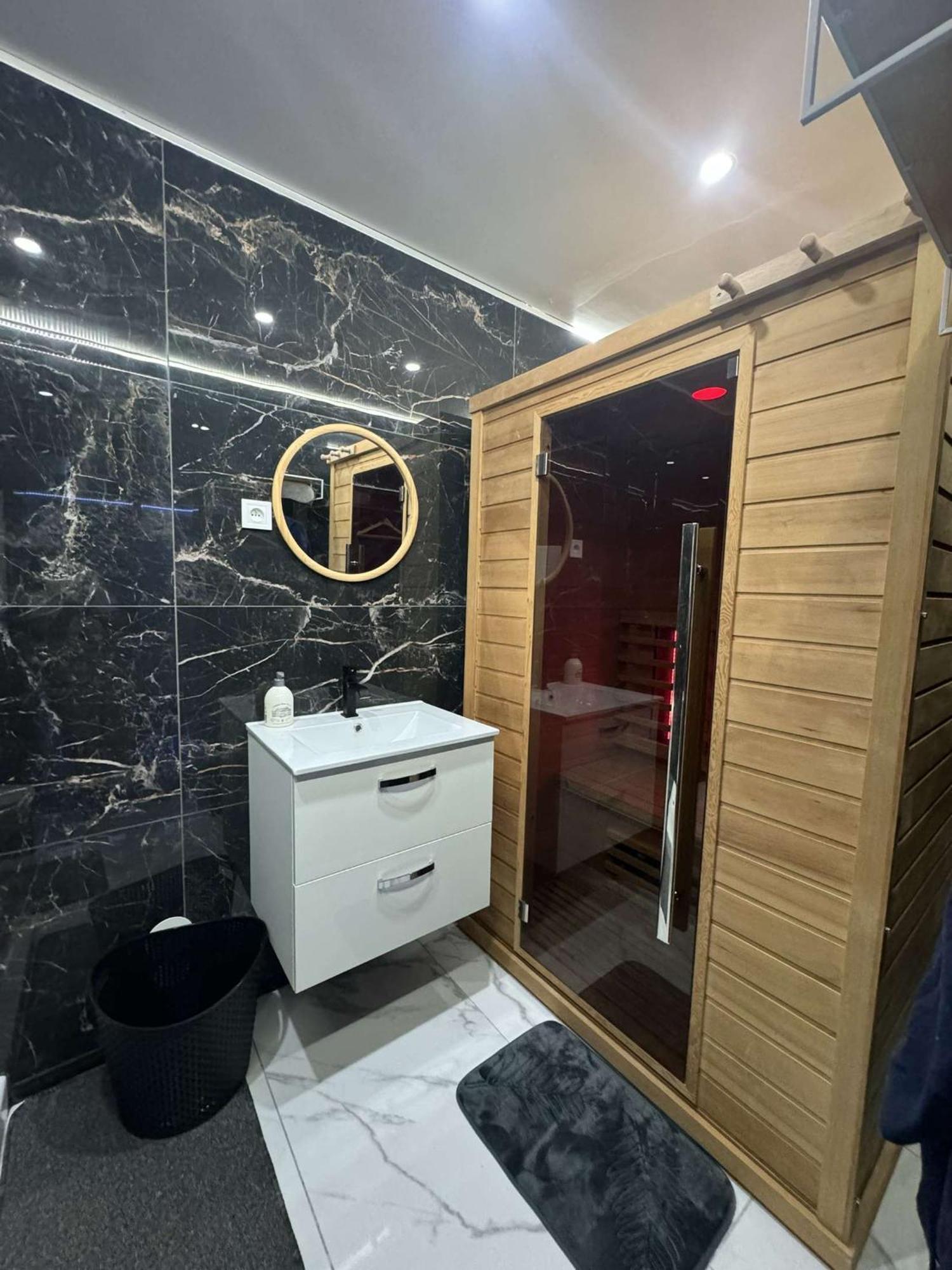 Suite Gold By L Amaryllis I Jacuzzi & Sauna Prive I Centre Beziers Arrivee Autonome Kültér fotó
