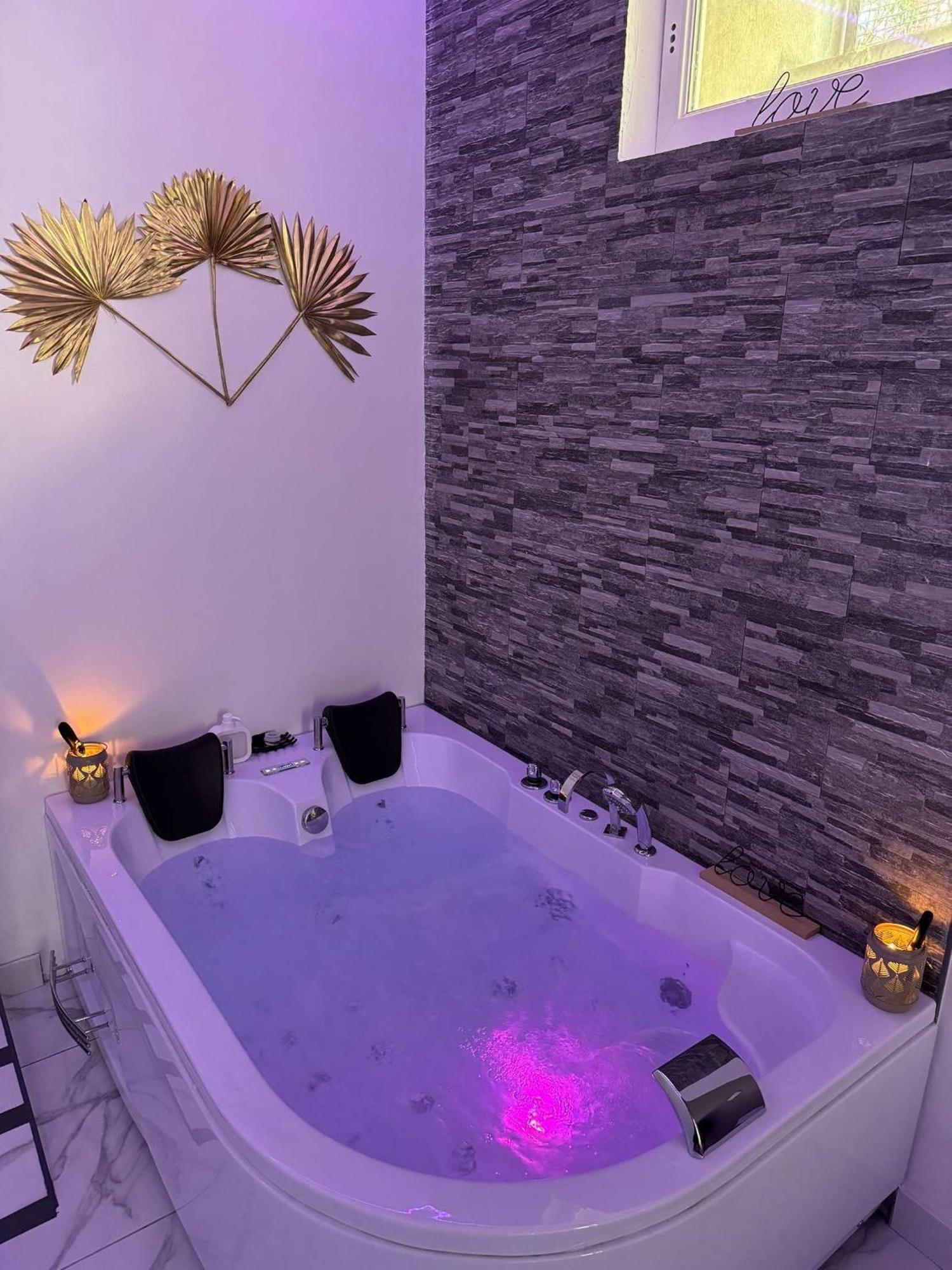 Suite Gold By L Amaryllis I Jacuzzi & Sauna Prive I Centre Beziers Arrivee Autonome Kültér fotó