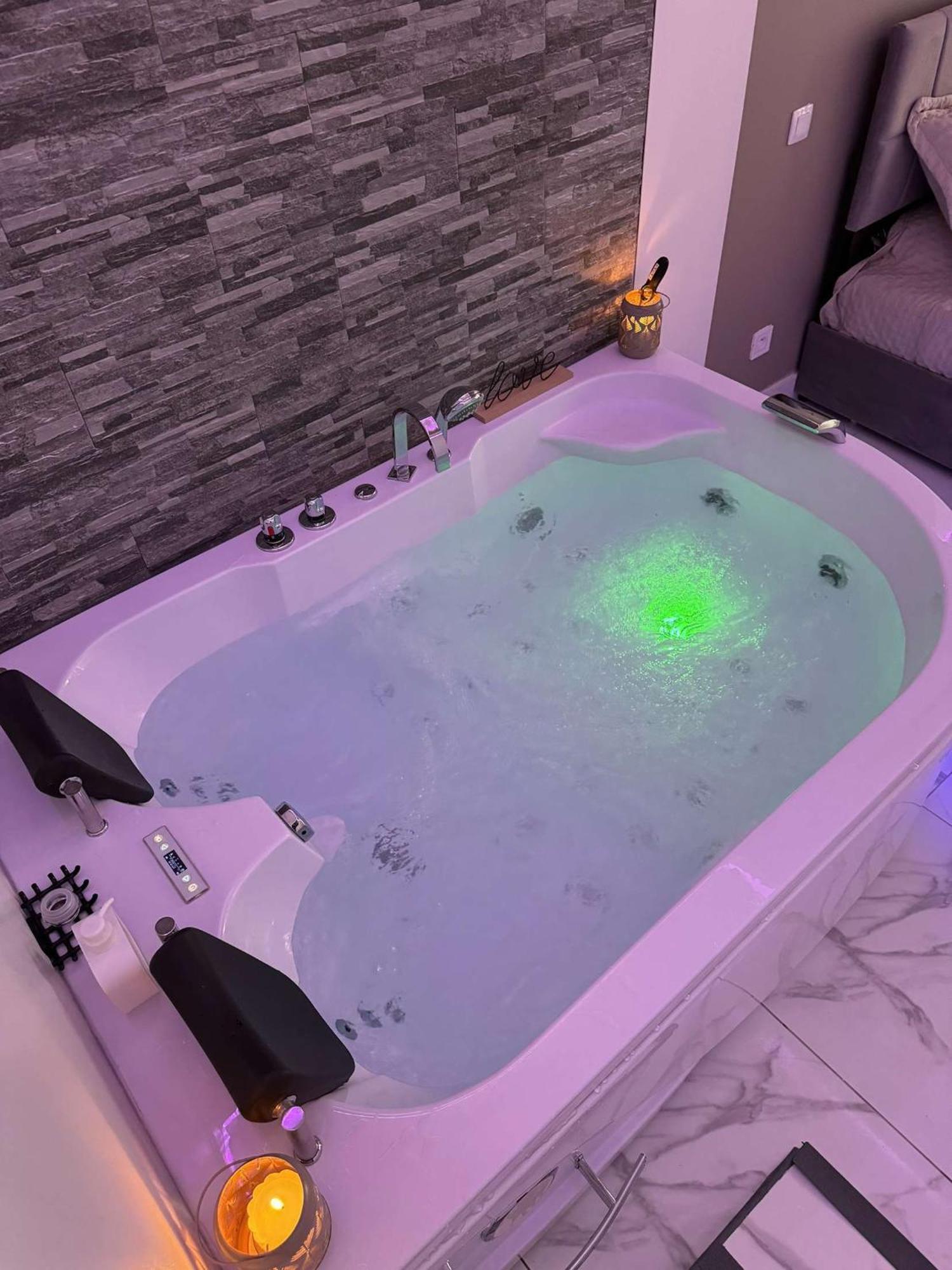Suite Gold By L Amaryllis I Jacuzzi & Sauna Prive I Centre Beziers Arrivee Autonome Kültér fotó