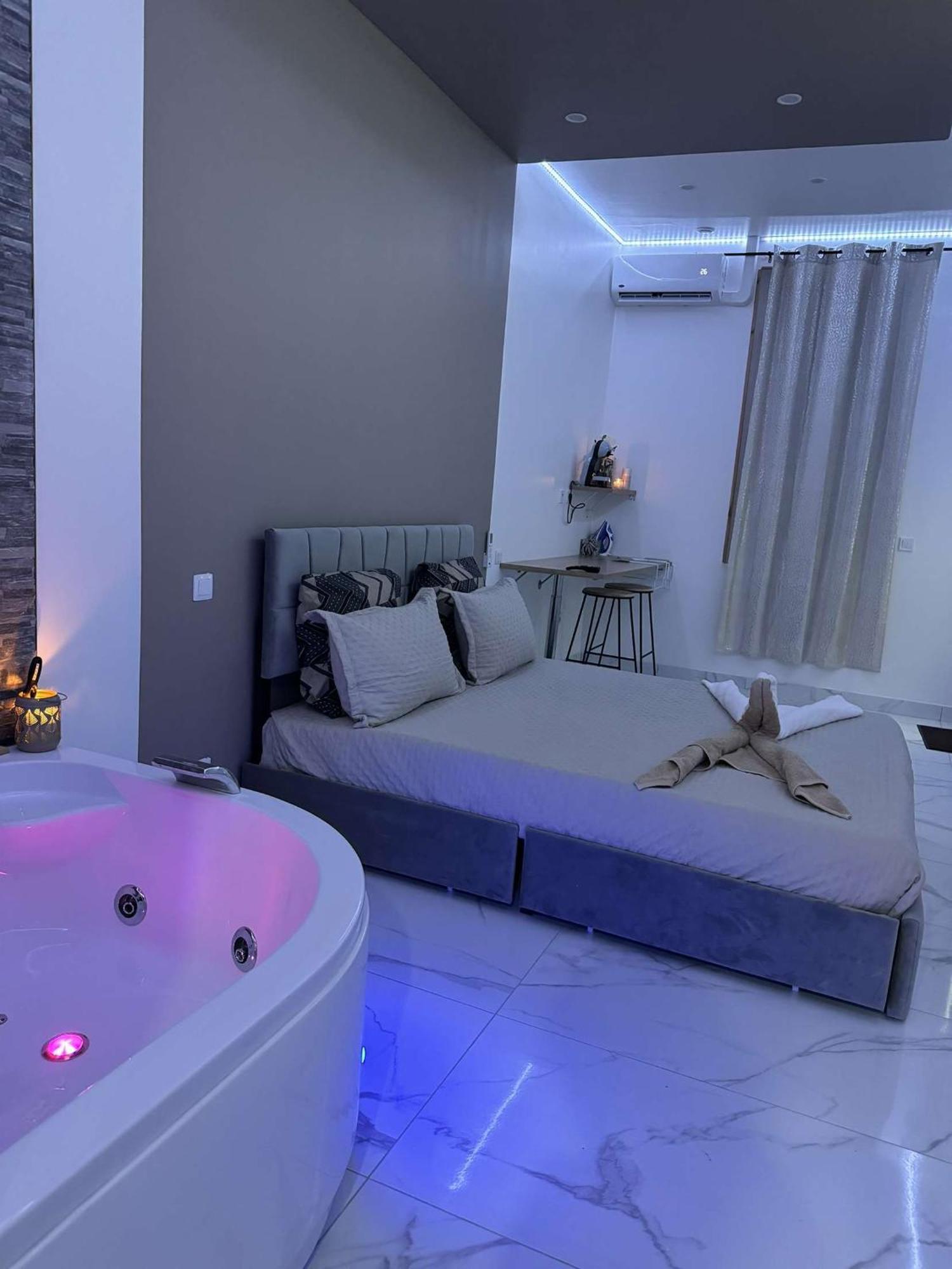 Suite Gold By L Amaryllis I Jacuzzi & Sauna Prive I Centre Beziers Arrivee Autonome Kültér fotó