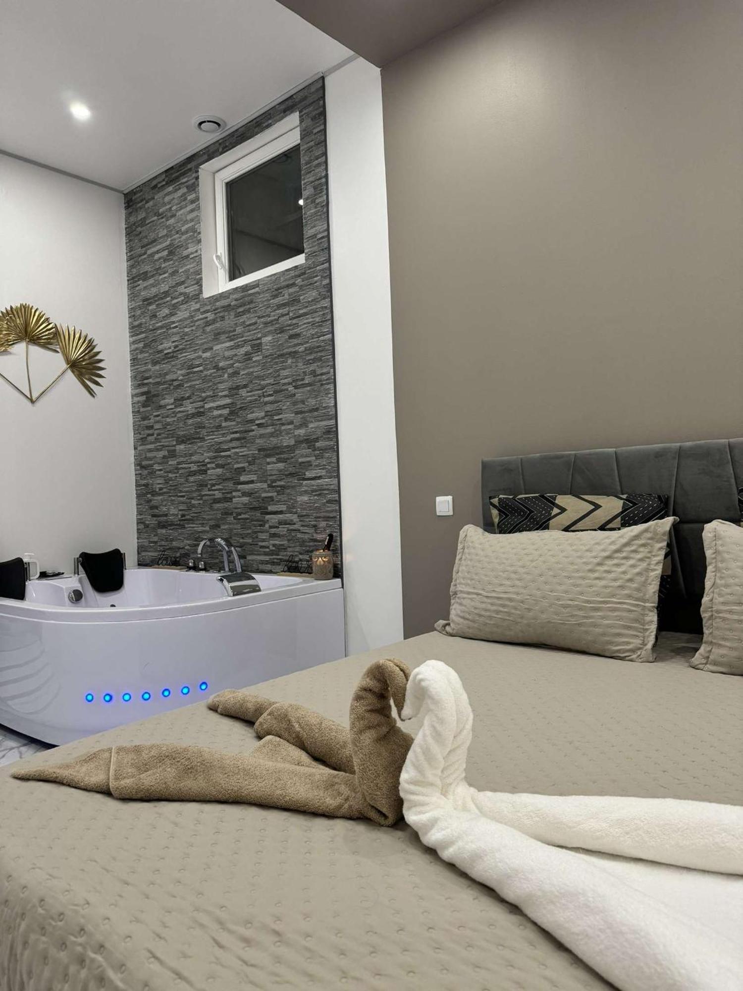 Suite Gold By L Amaryllis I Jacuzzi & Sauna Prive I Centre Beziers Arrivee Autonome Kültér fotó
