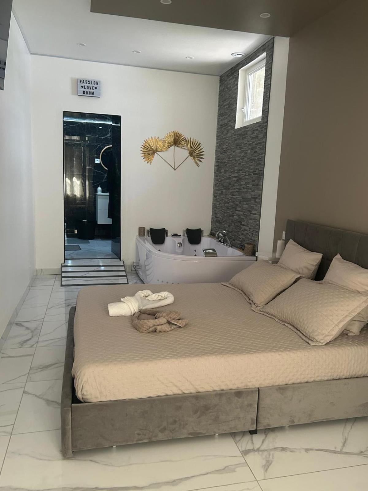 Suite Gold By L Amaryllis I Jacuzzi & Sauna Prive I Centre Beziers Arrivee Autonome Kültér fotó